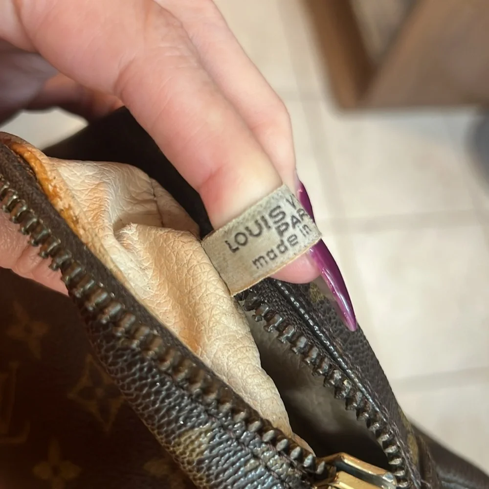 ✨ Vintage Louis Vuitton Monogram Travel / Toiletry Pouch ✨